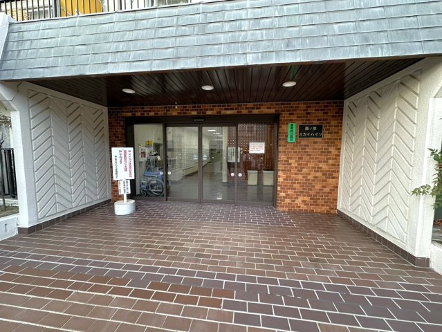 ◆『円町』駅まで徒歩８分◆リフォーム完了済みの美室◆生活利便地◆西ノ京スカイハイツC棟のエントランス|エントランス