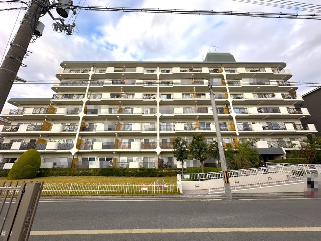 ◆『円町』駅まで徒歩８分◆リフォーム完了済みの美室◆生活利便地◆西ノ京スカイハイツC棟の外観|外観