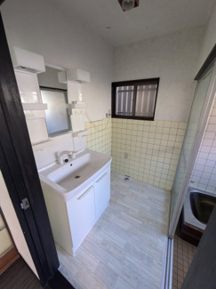 【独立洗面台】 | 岐阜市下西郷中古住宅！リフォームあり！そのままでお住まいいただけます♪七郷小学校まで徒歩7分！ | 岐阜市下西郷中古住宅！リフォームあり！そのままでお住まいいただけます♪七郷小学校まで徒歩7分！