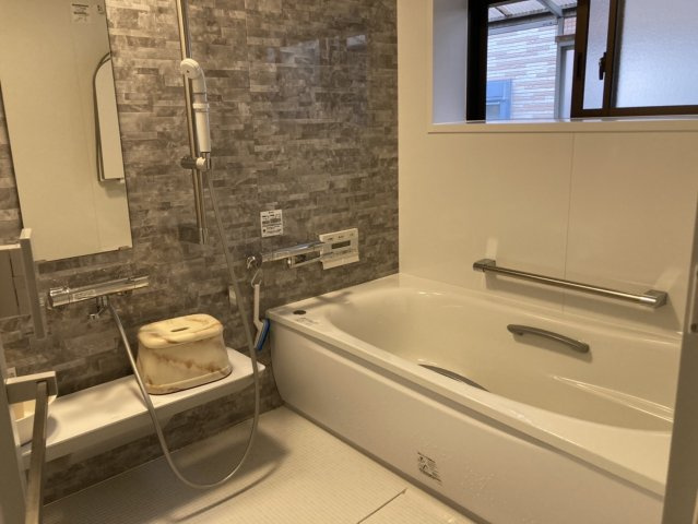 西条市氷見乙の中古一戸建の浴室|リフォーム済のお風呂です