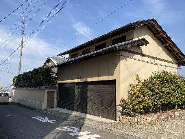 西条市氷見乙の中古一戸建の前面道路含む現地写真|前面道路含む現地写真です