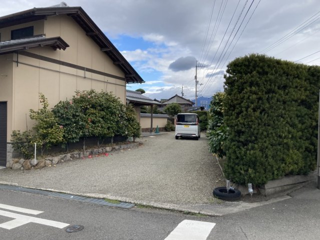 西条市氷見乙の中古一戸建の駐車場|駐車場があるので、車を買う予定の方も安心です
