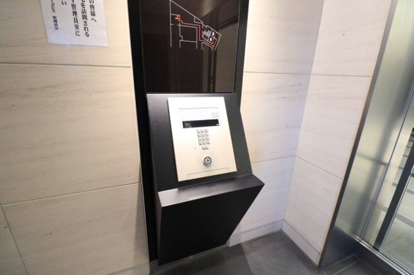 【エントランス】 | 【風除室】もちろんオートロックです！強固なセキュリティで安心！