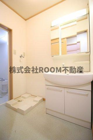 かのんハウス２番館の洗面所|ゆったりとスペースのある洗面所