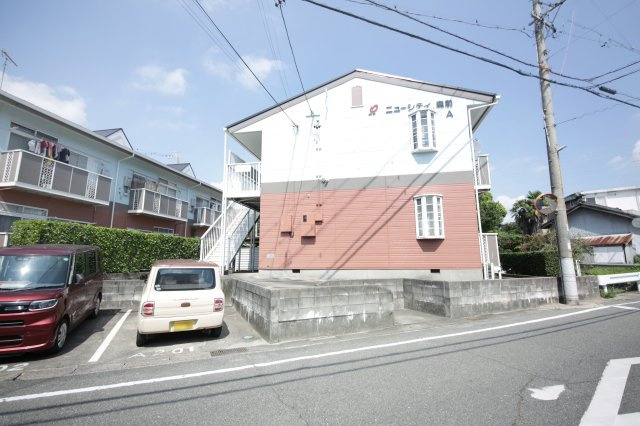 ニューシティ森前Aの駐車場