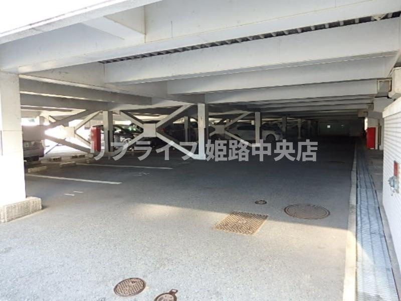 メゾン花北の駐車場