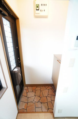 【玄関】 | ヴェルデめいわA | ※同物件・反転タイプの写真です。