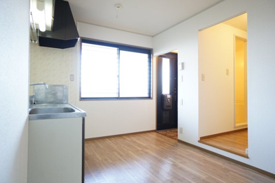 【居間・リビング】 | ヴェルデめいわA | ※同物件・反転タイプの写真です。