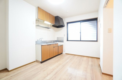 【居間・リビング】 | ヴェルデめいわA | ※同物件・反転タイプの写真です。