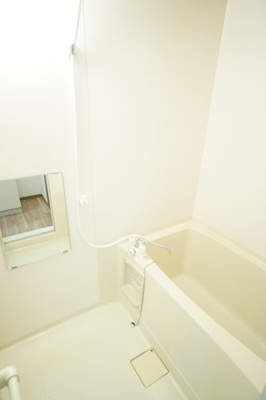 【浴室】 | ヴェルデめいわA | ※同物件・反転タイプの写真です。