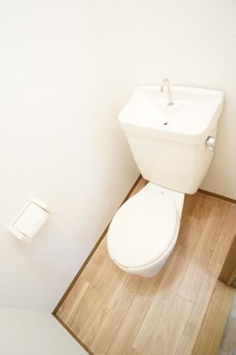 【トイレ】 | ヴェルデめいわA | ※同物件・反転タイプの写真です。