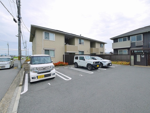 グリーンコートの駐車場