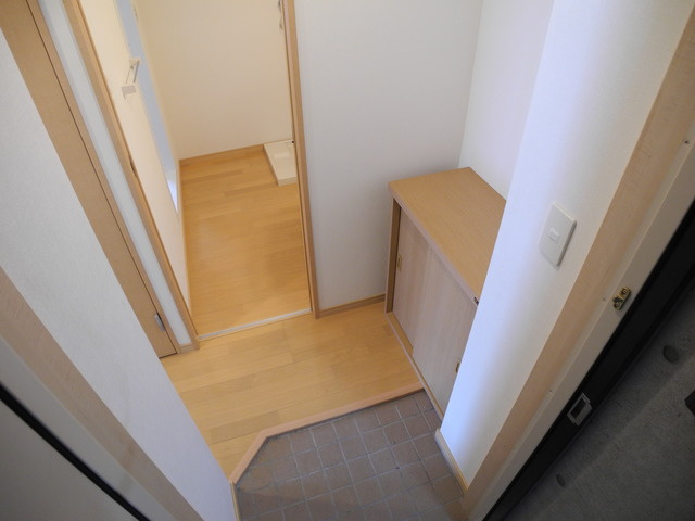コア古川町の玄関