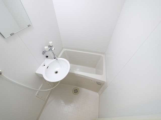 レオパレスビューヒルズテンの浴室