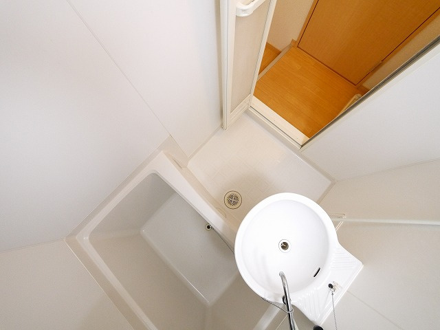 レオパレスビューヒルズテンの浴室