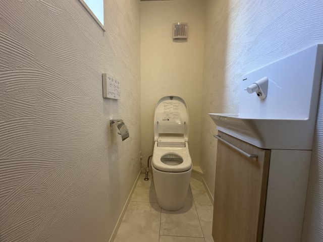 秦野市曽屋 スカイバルコニー付き長期優良住宅のトイレ