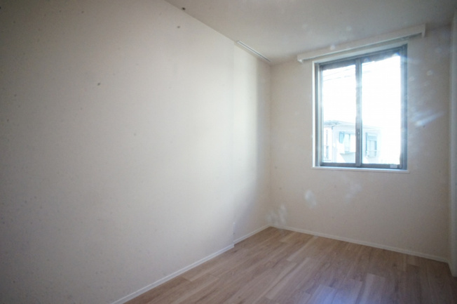 【洋室】 | シャルドーネ | 5.1帖洋室内観です。こちらもエアコン・照明を設置しています