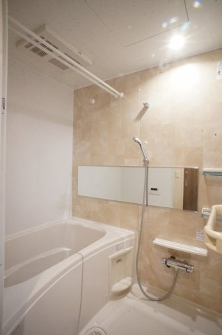 【浴室】 | シャルドーネ | 乾燥機能・追焚機能給湯のある爽やかな浴室内です