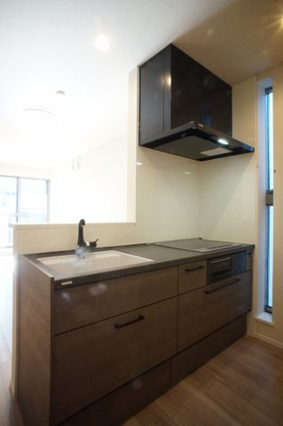 【キッチン】 | シャルドーネ | 3口IHコンログリル付システムキッチンです