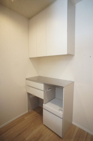 【収納】 | シャルドーネ | キッチン裏側のキッチンファニチュアー（食器棚）です。容量たっぷりの収納力です