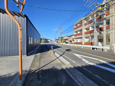 【前面道路含む現地写真】 | 鳥取市布勢中古戸建て