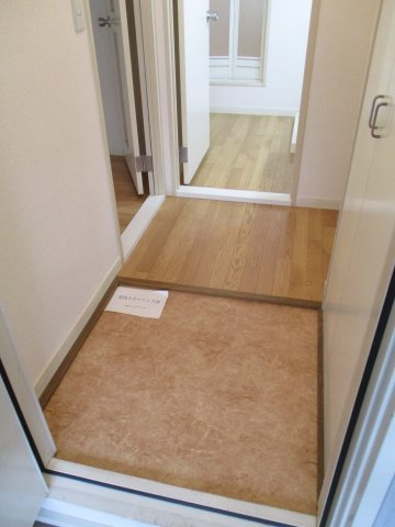 ドルフ城所・Iの玄関