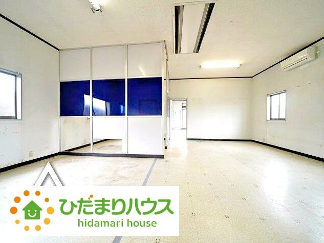 【洋室】 | 常総市大沢　中古戸建 | お掃除しやすく、清潔感を保てるのでダニも発生しにくいフローリング♪