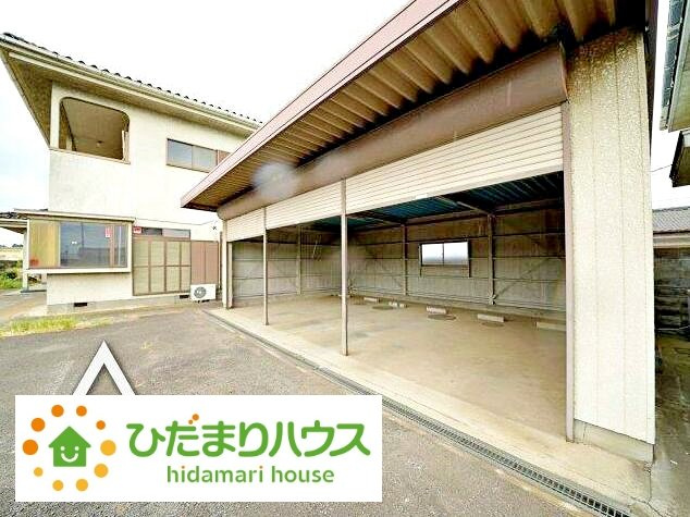 【駐車場】 | 常総市大沢　中古戸建 | ガレージ付き♪お車好きな方はここで洗車などもできます♪