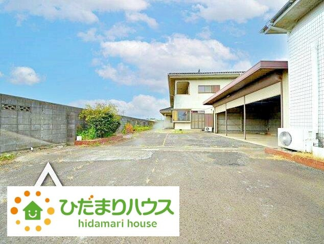 【駐車場】 | 常総市大沢　中古戸建 | 広々とした駐車場スペース♪来客時も安心ですね♪