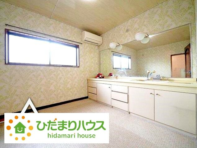 【独立洗面台】 | 常総市大沢　中古戸建 | 洗面台も2カ所付きで混雑せずに利用できます♪