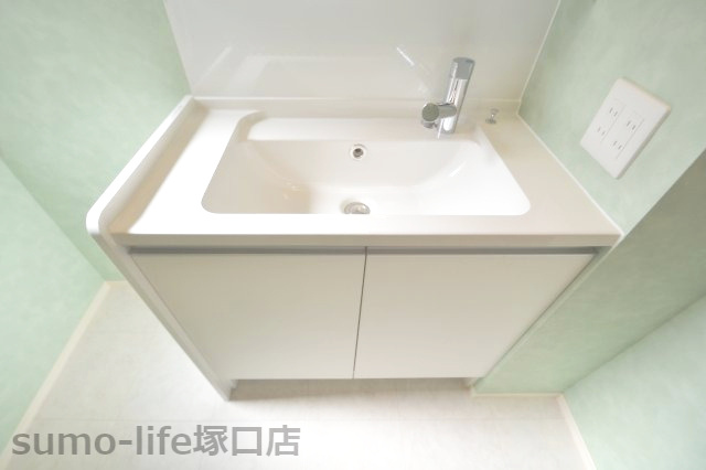 SOLEADO塚口の独立洗面台