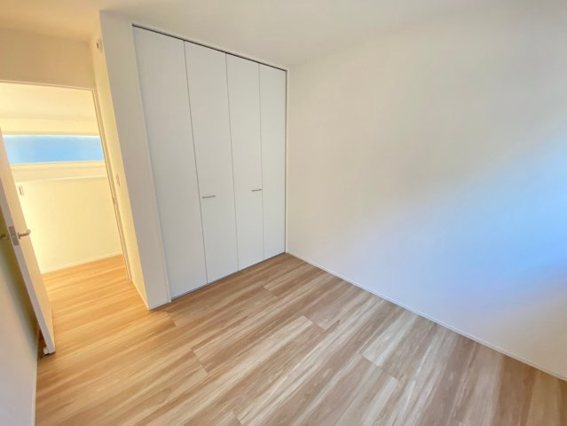 千種区鹿子殿の子供部屋|【2F・5.2帖】
木の温もりがやさしいフローリング