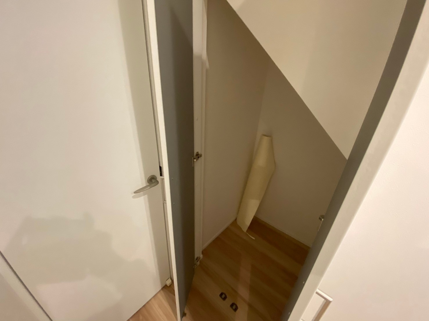 千種区鹿子殿の収納|【階段下収納】
階段下にある収納、食料品から日用品まで沢山収納できます♪