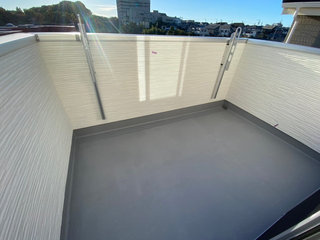 千種区鹿子殿のバルコニー|陽射しが差し込む明るくて、広くて使いやすいバルコニーです！