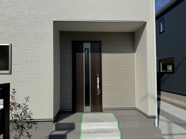 鎌ケ谷市東鎌ケ谷１丁目新築戸建【初富小学校：10分】のエントランス|エントランス・玄関ポーチ