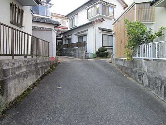 【前面道路含む現地写真】