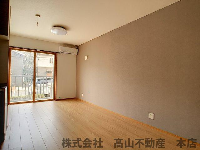 ラフォーレあおいＡ棟の居間・リビング