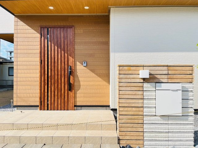 【商談中】戸建　瑞穂市別府Ⅲ　全4区画分譲の玄関|玄関ドアの鍵はディンプルキーと内側はサムターンキーになっており防犯性の高い仕様になっています。