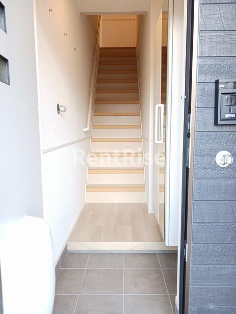 ウィンディ岩倉の玄関