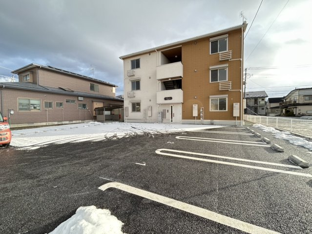 Primary西仙北の駐車場