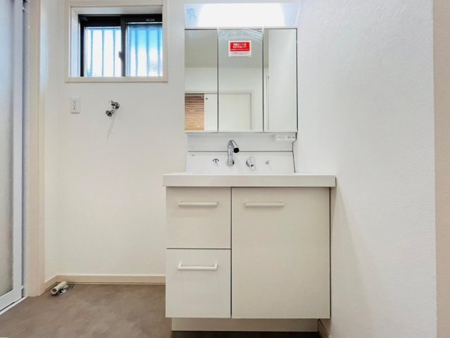 戸建　瑞穂市別府Ⅲ　全4区画分譲の独立洗面台|洗面洗髪化粧台です。物件により三面鏡または一面鏡の場合があります。詳しくは担当者までお問合せ下さい。