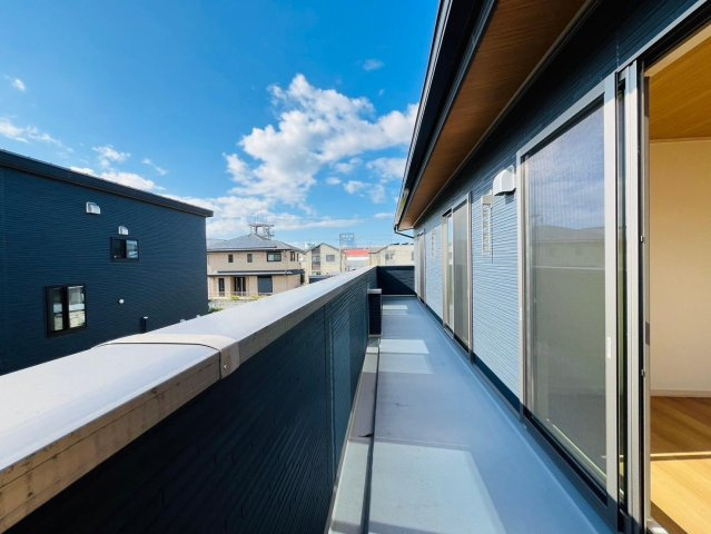 戸建　瑞穂市別府Ⅲ　全4区画分譲のバルコニー|バルコニーは南向きで洗濯物もよく乾きます！強度と表面積硬度を持つFPRで防水しています。