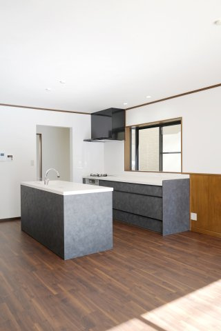 ６４３０２　岐阜市長良東三丁目中古戸建てのキッチン|インダストリアル調システムアイランドキッチンを採用☆食洗機ももちろん御座います♪