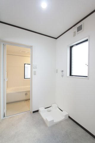 ６４３０２　岐阜市長良東三丁目中古戸建ての脱衣所