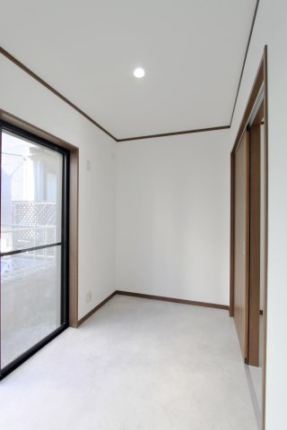 ６４３０２　岐阜市長良東三丁目中古戸建ての収納|家事時間をもっと快適に☆広々としたランドリールーム♪