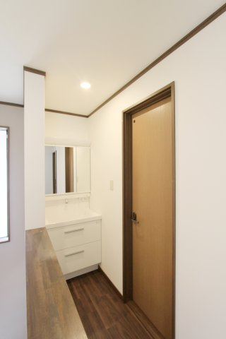 ６４３０２　岐阜市長良東三丁目中古戸建ての独立洗面台