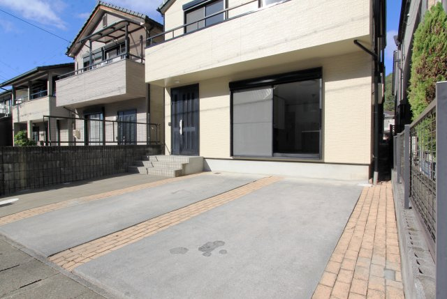 ６４３０２　岐阜市長良東三丁目中古戸建ての駐車場