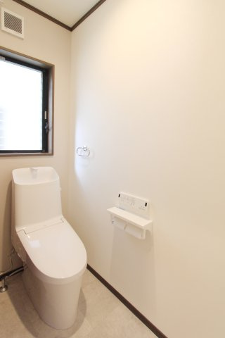 ６４３０２　岐阜市長良東三丁目中古戸建てのトイレ|ウォシュレット、暖房便座、自動洗浄付きシステムトイレ♪