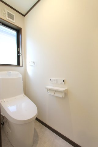 ６４３０２　岐阜市長良東三丁目中古戸建てのトイレ|ウォシュレット、暖房便座、自動洗浄付きシステムトイレ♪