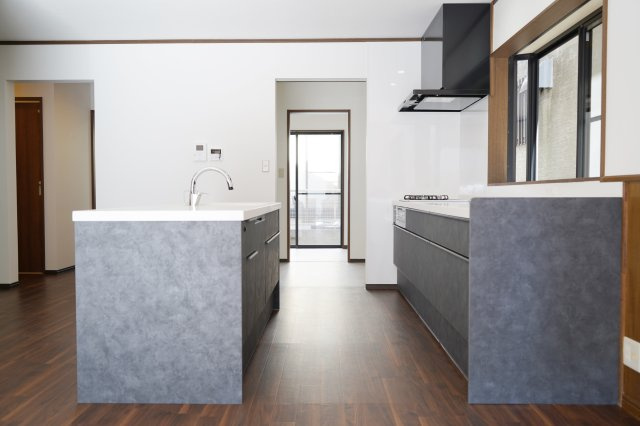 ６４３０２　岐阜市長良東三丁目中古戸建てのキッチン